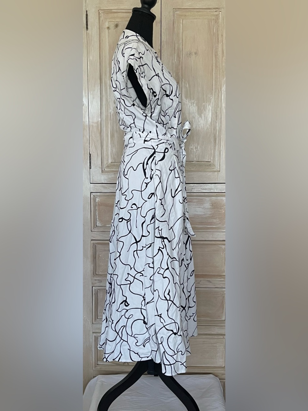Elie Tahari White Abstract Print Wrap Maxi Dress Belted Kimono Sleeve Size 6 - Picture 2 of 10